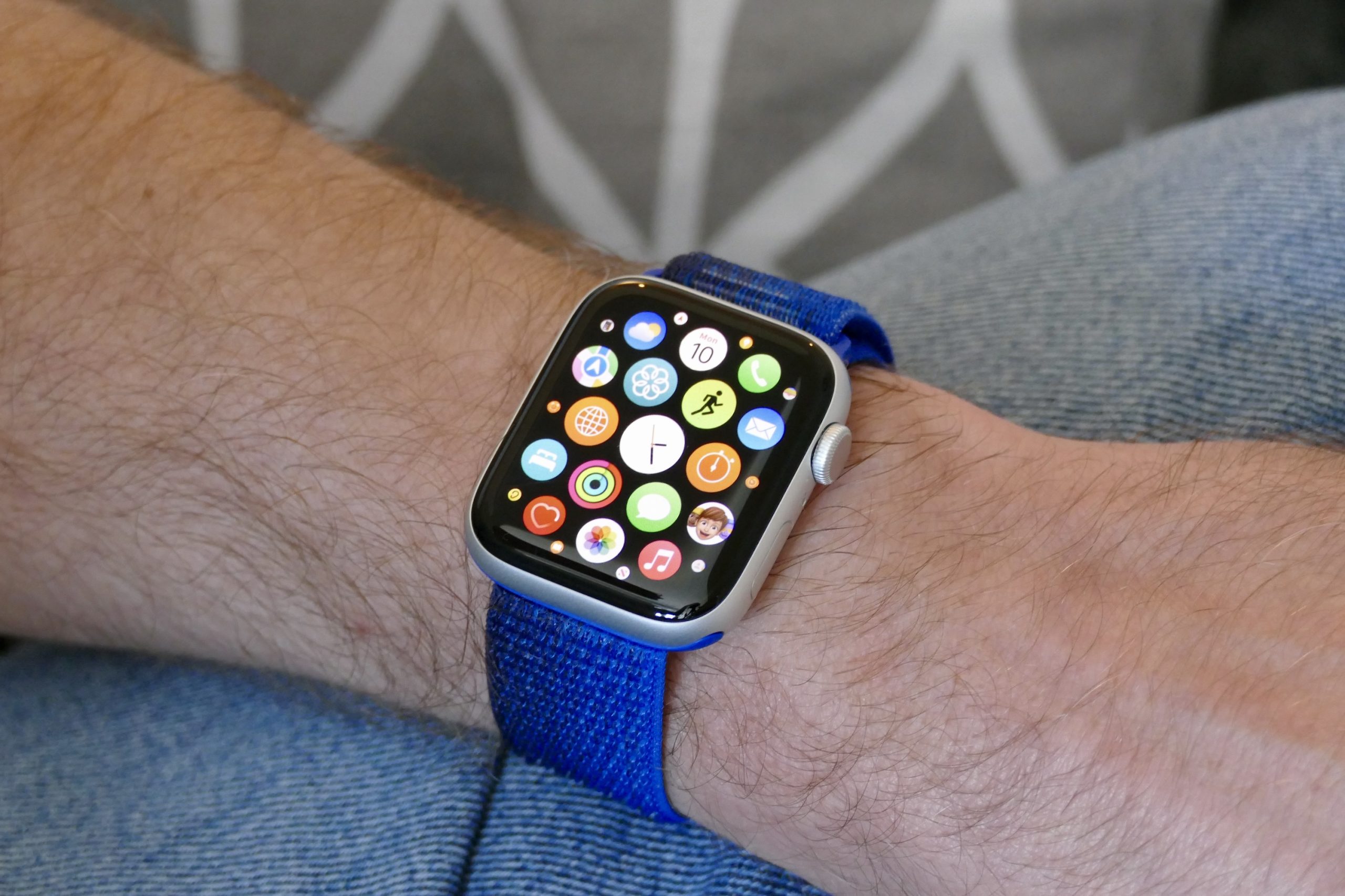 Walmart slashes Apple Watch SE 2 price by $60