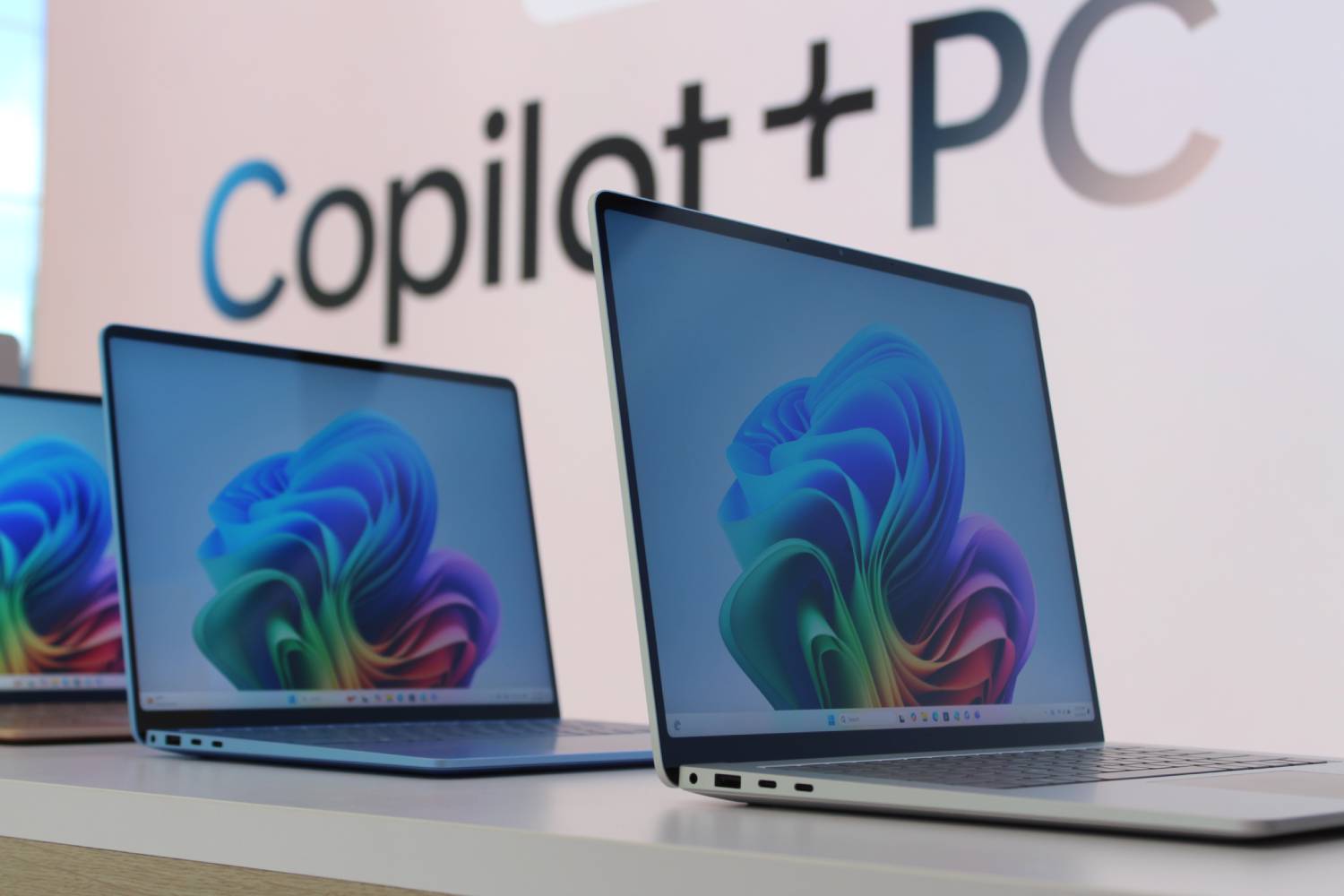 First Copilot+ PC tested, outperforms MacBook